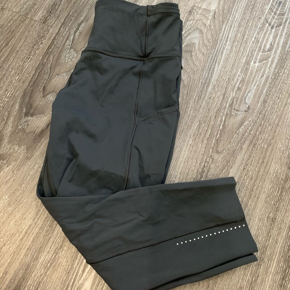 lululemon athletica Pants - cropped lululemon leggings with side pockets